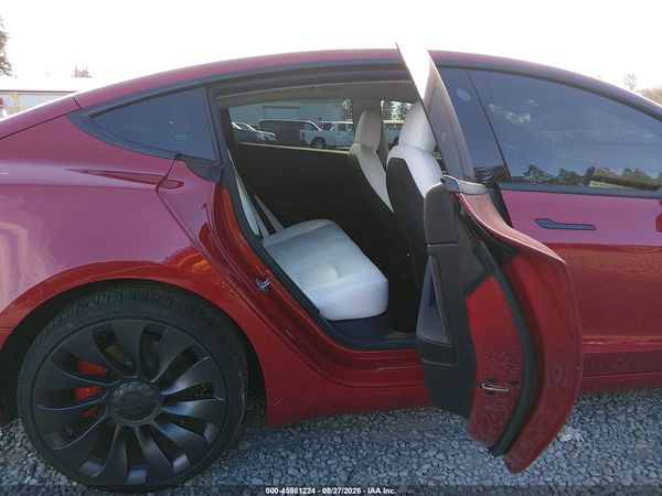 2021 TESLA MODEL 3 — I8