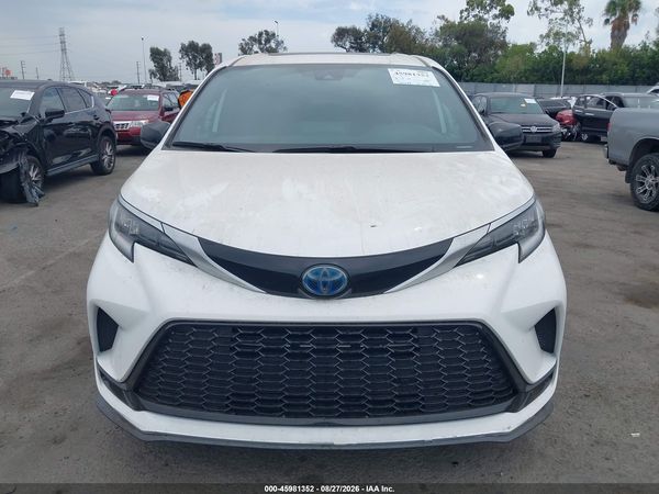 2021 TOYOTA SIENNA XSE