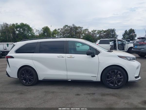 2021 TOYOTA SIENNA XSE