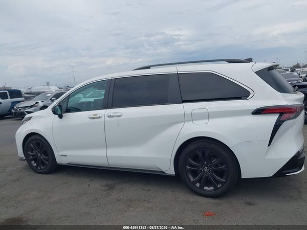 2021 TOYOTA SIENNA XSE