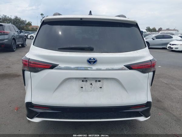 2021 TOYOTA SIENNA XSE