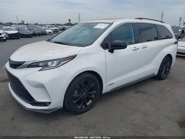 2021 TOYOTA SIENNA XSE