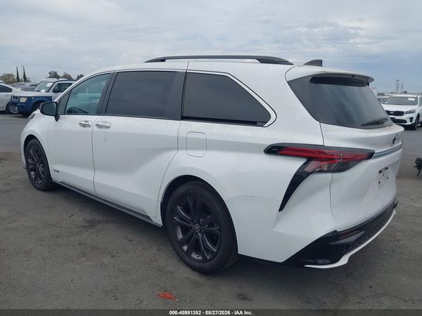 2021 TOYOTA SIENNA XSE