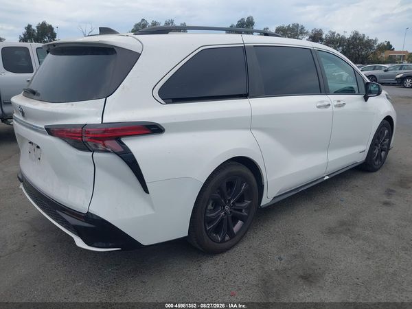 2021 TOYOTA SIENNA XSE