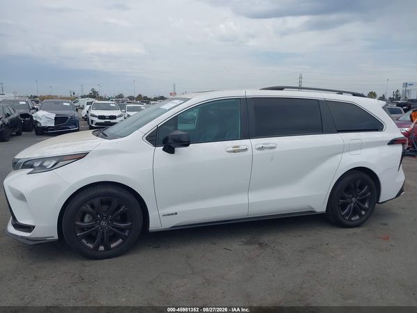 2021 TOYOTA SIENNA XSE