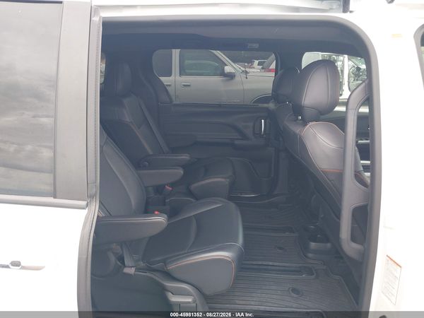 2021 TOYOTA SIENNA XSE