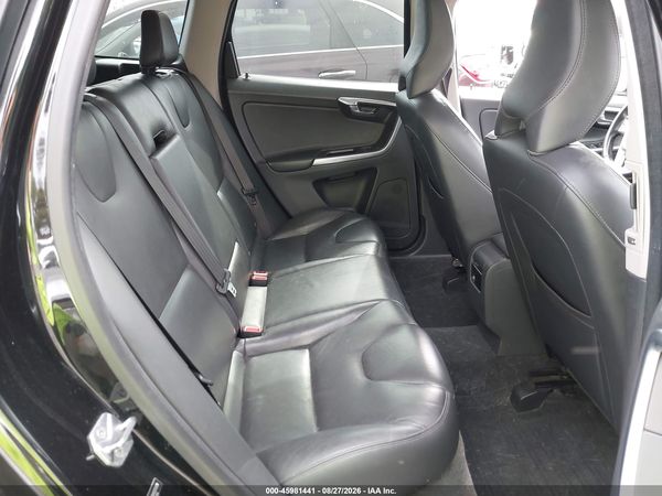 2016 VOLVO XC60 T6 PLATINUM — I8