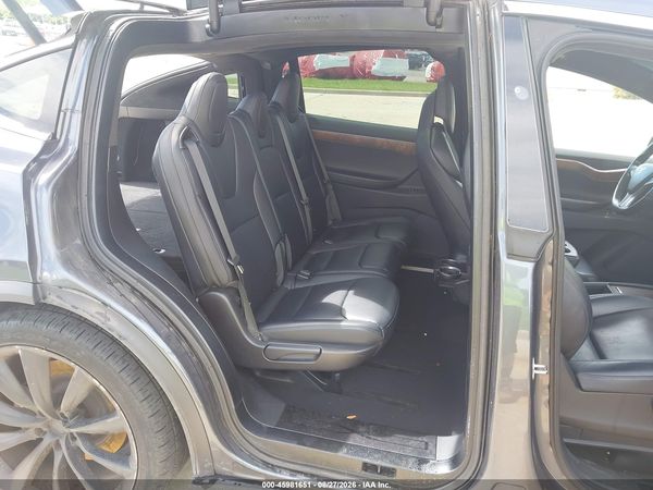 2017 TESLA MODEL X — I8