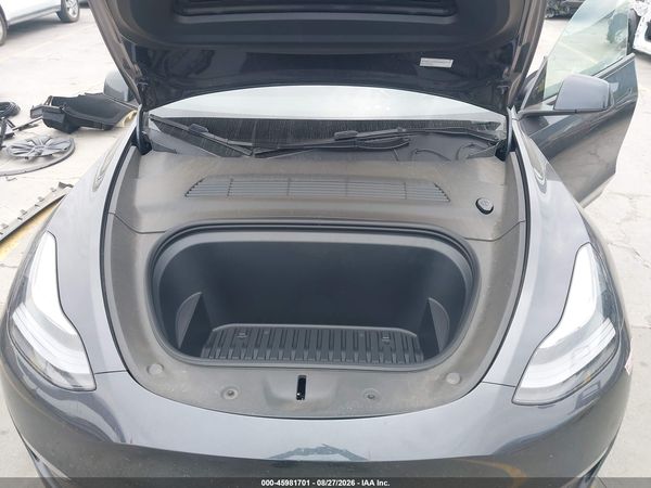 2025 TESLA MODEL Y — I10