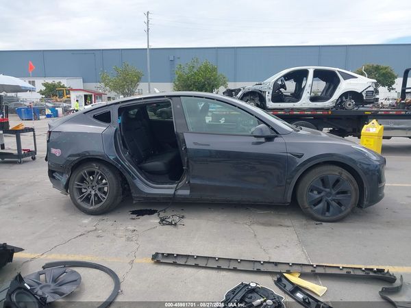 2025 TESLA MODEL Y — I116
