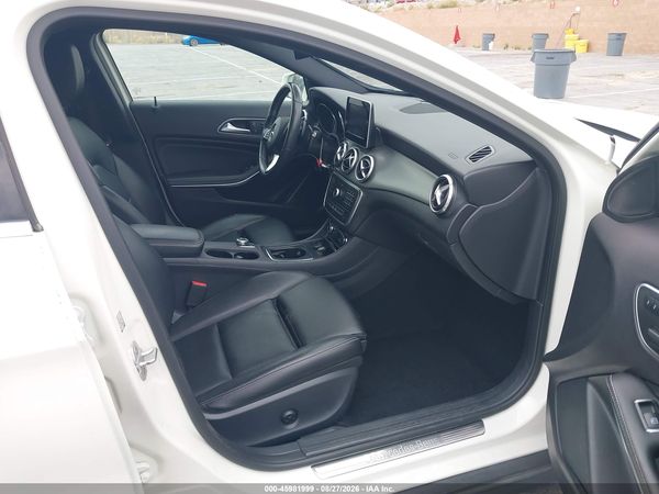 2017 MERCEDES-BENZ GLA 250 GLA250 — I5