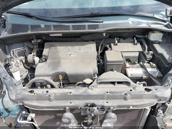 2013 TOYOTA SIENNA LE V6 8 PASSENGER