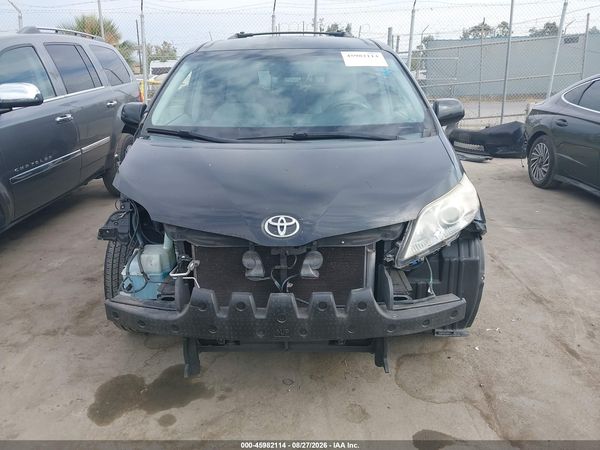 2013 TOYOTA SIENNA LE V6 8 PASSENGER