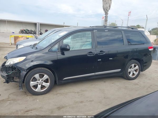 2013 TOYOTA SIENNA LE V6 8 PASSENGER