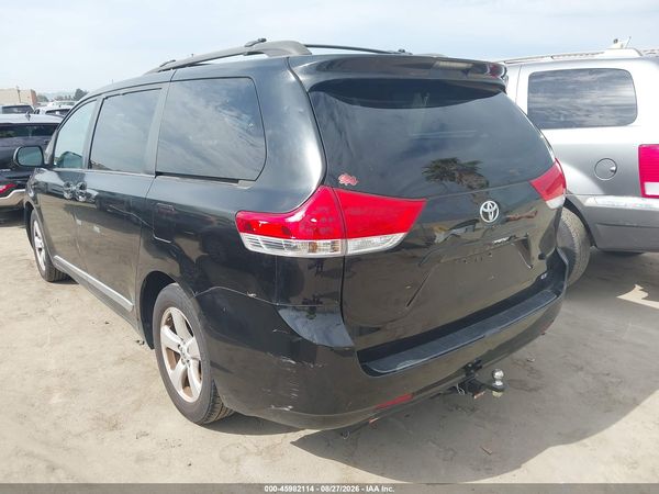 2013 TOYOTA SIENNA LE V6 8 PASSENGER