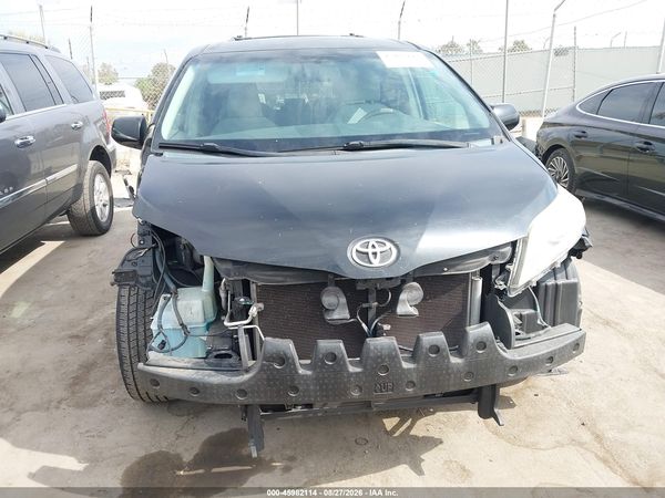 2013 TOYOTA SIENNA LE V6 8 PASSENGER