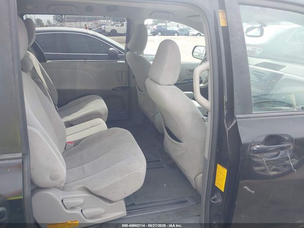 2013 TOYOTA SIENNA LE V6 8 PASSENGER