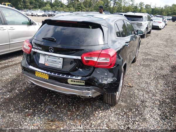 2015 MERCEDES-BENZ GLA 250 GLA250
