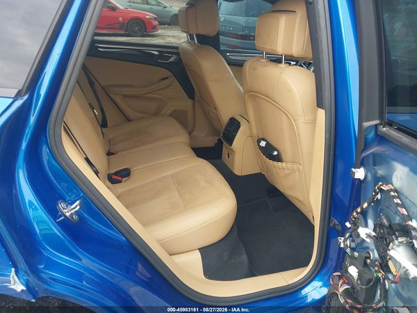 2017 PORSCHE MACAN — I8
