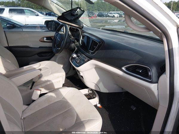 2017 CHRYSLER PACIFICA TOURING — I5