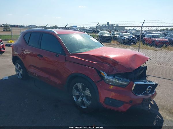 2021 VOLVO XC40 T5 MOMENTUM — I1