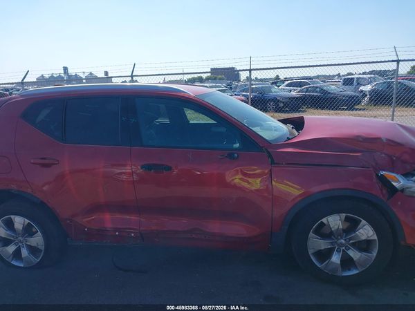 2021 VOLVO XC40 T5 MOMENTUM — I116