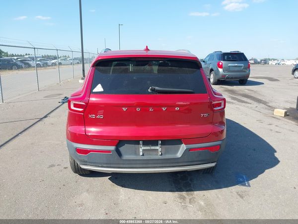 2021 VOLVO XC40 T5 MOMENTUM — I119