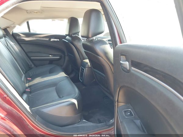 2016 CHRYSLER 300 LIMITED — I8