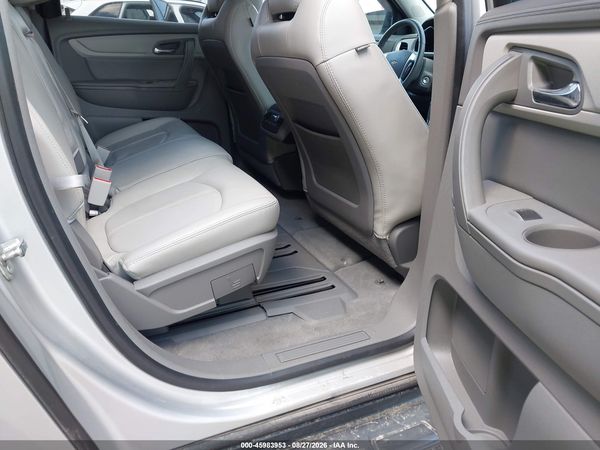 2016 CHEVROLET TRAVERSE LT — I8