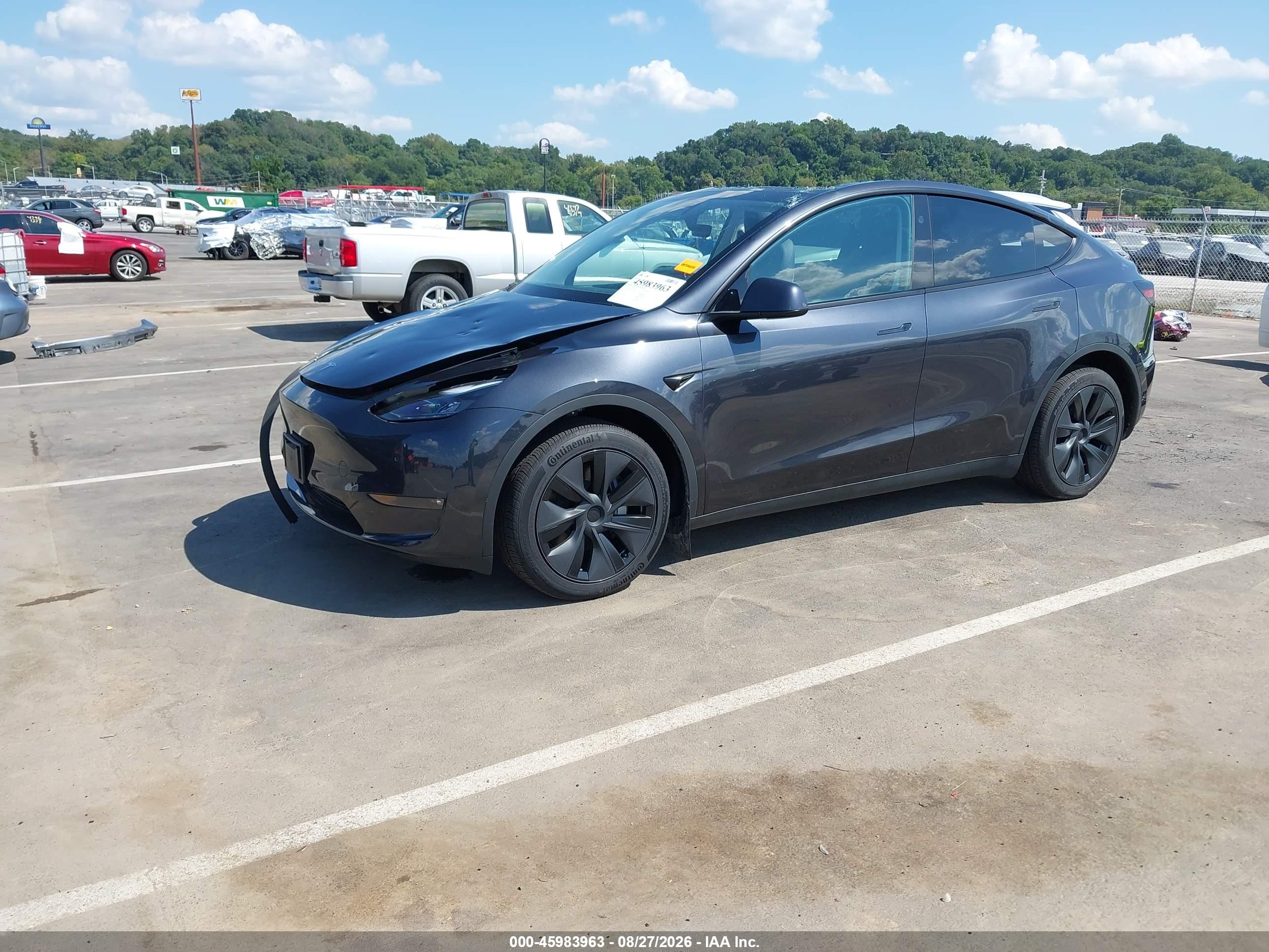 2025 TESLA MODEL Y — I2