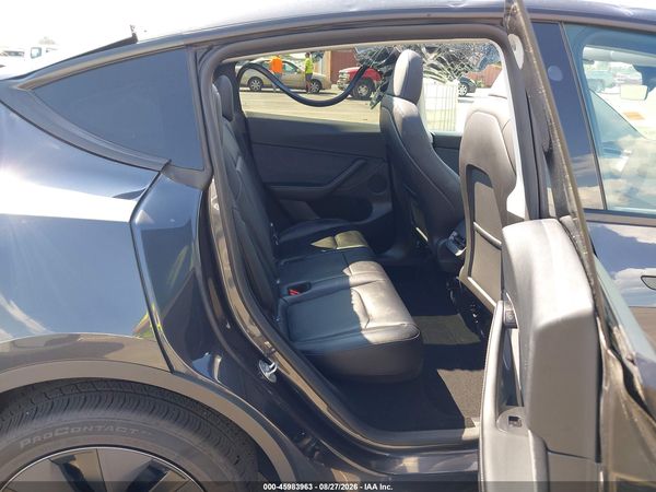 2025 TESLA MODEL Y — I8