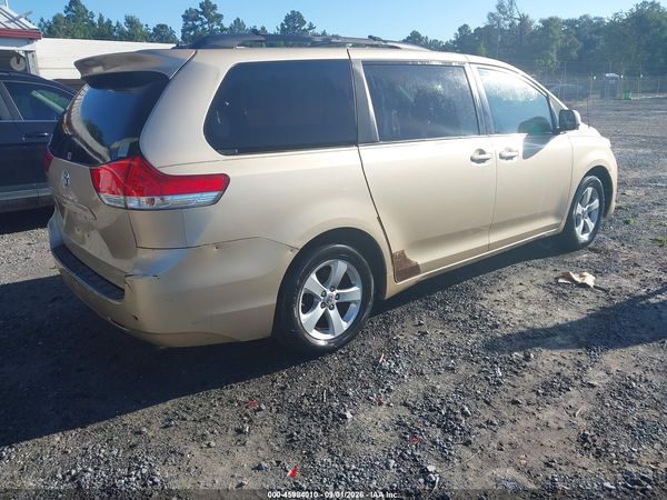 2012 TOYOTA SIENNA LE V6 8 PASSENGER — I4