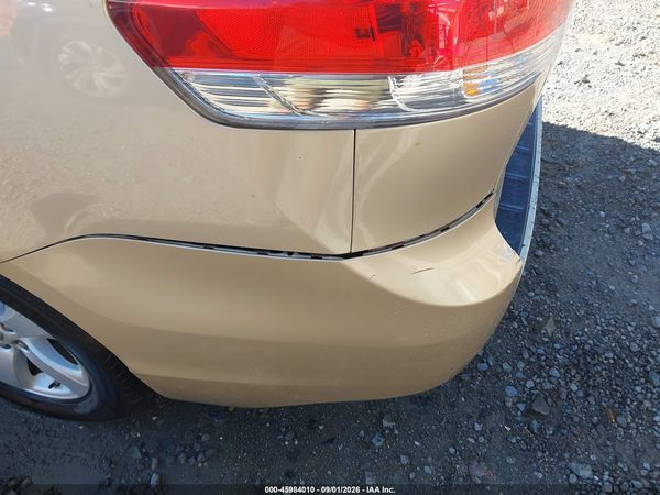 2012 TOYOTA SIENNA LE V6 8 PASSENGER — I6