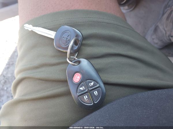 2012 TOYOTA SIENNA LE V6 8 PASSENGER — I11