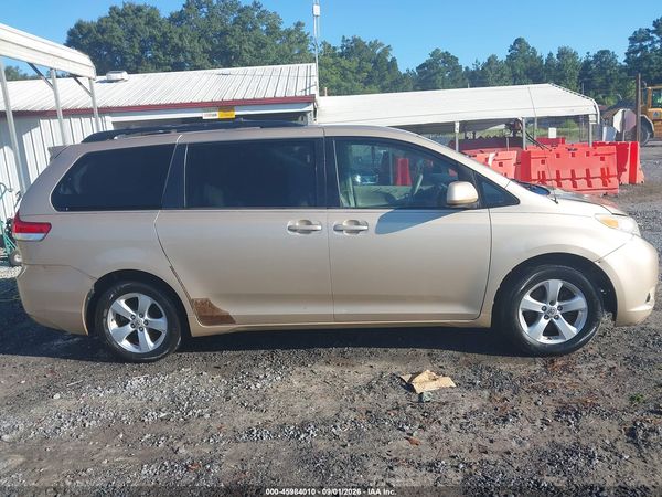 2012 TOYOTA SIENNA LE V6 8 PASSENGER — I116