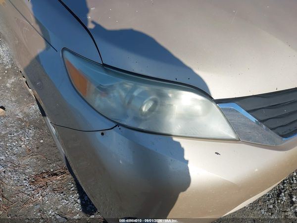 2012 TOYOTA SIENNA LE V6 8 PASSENGER — I152