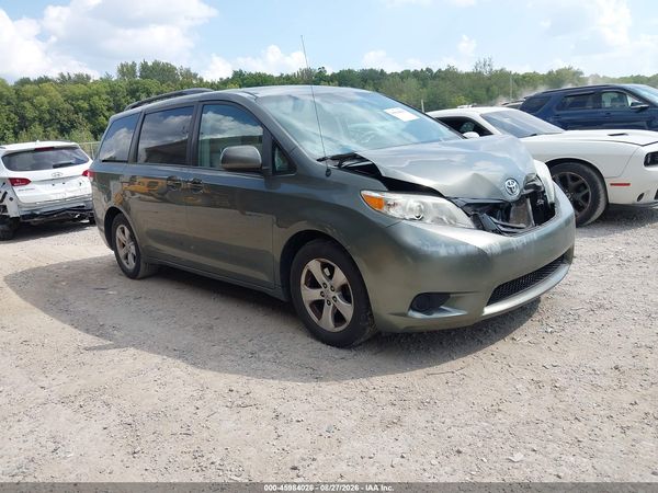 2014 TOYOTA SIENNA LE V6 8 PASSENGER — I1