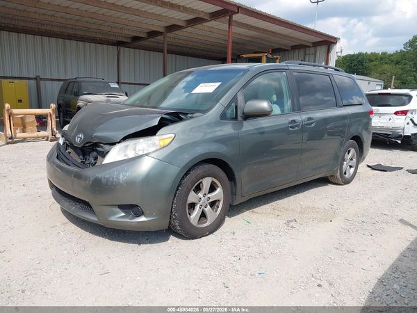 2014 TOYOTA SIENNA — I2