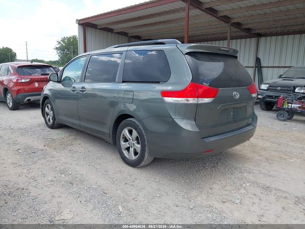 2014 TOYOTA SIENNA LE V6 8 PASSENGER — I3