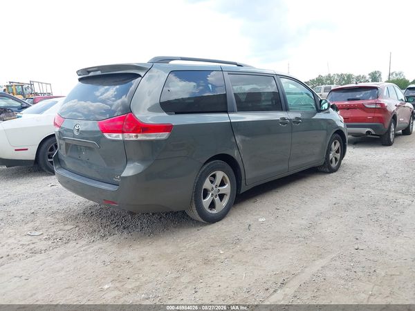2014 TOYOTA SIENNA — I4