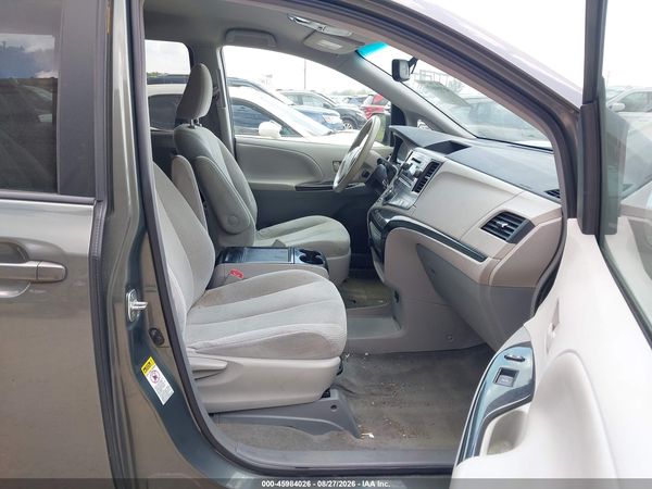 2014 TOYOTA SIENNA LE V6 8 PASSENGER — I5
