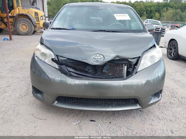 2014 TOYOTA SIENNA LE V6 8 PASSENGER — I6