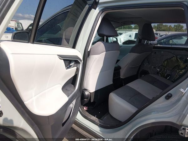 2019 TOYOTA RAV4 XLE — I8