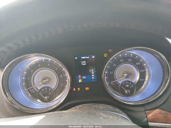2014 CHRYSLER 300 — I7