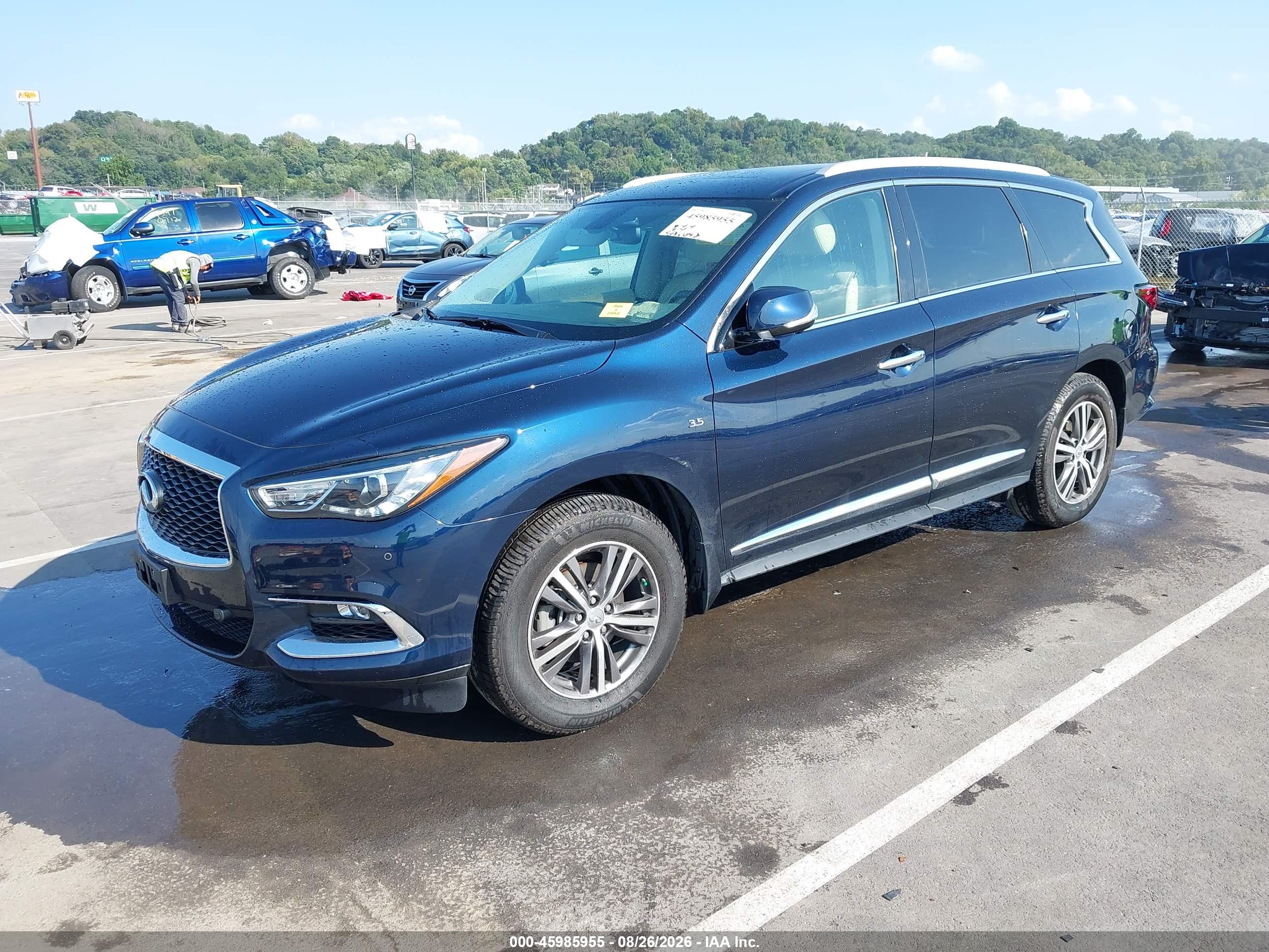 2017 INFINITI QX60 — I2