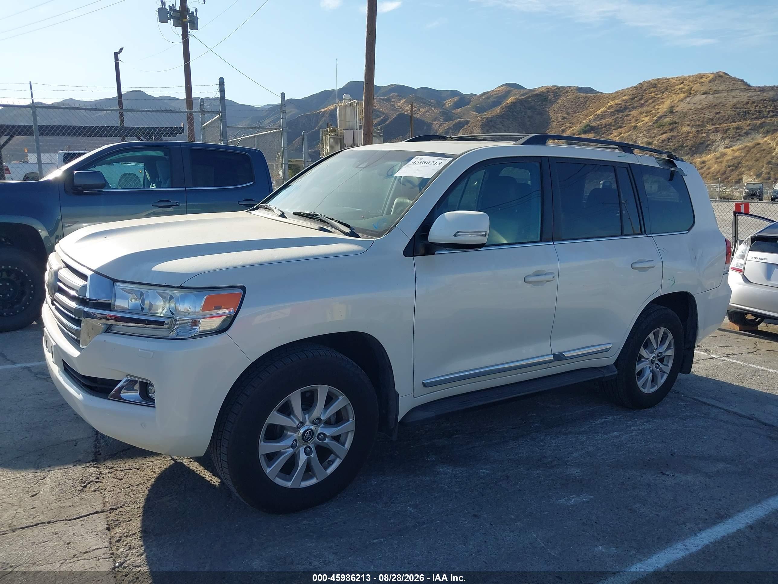 2016 TOYOTA LAND CRUISER V8