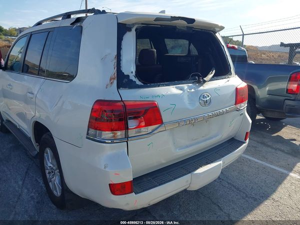 2016 TOYOTA LAND CRUISER V8