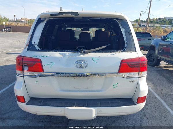 2016 TOYOTA LAND CRUISER V8