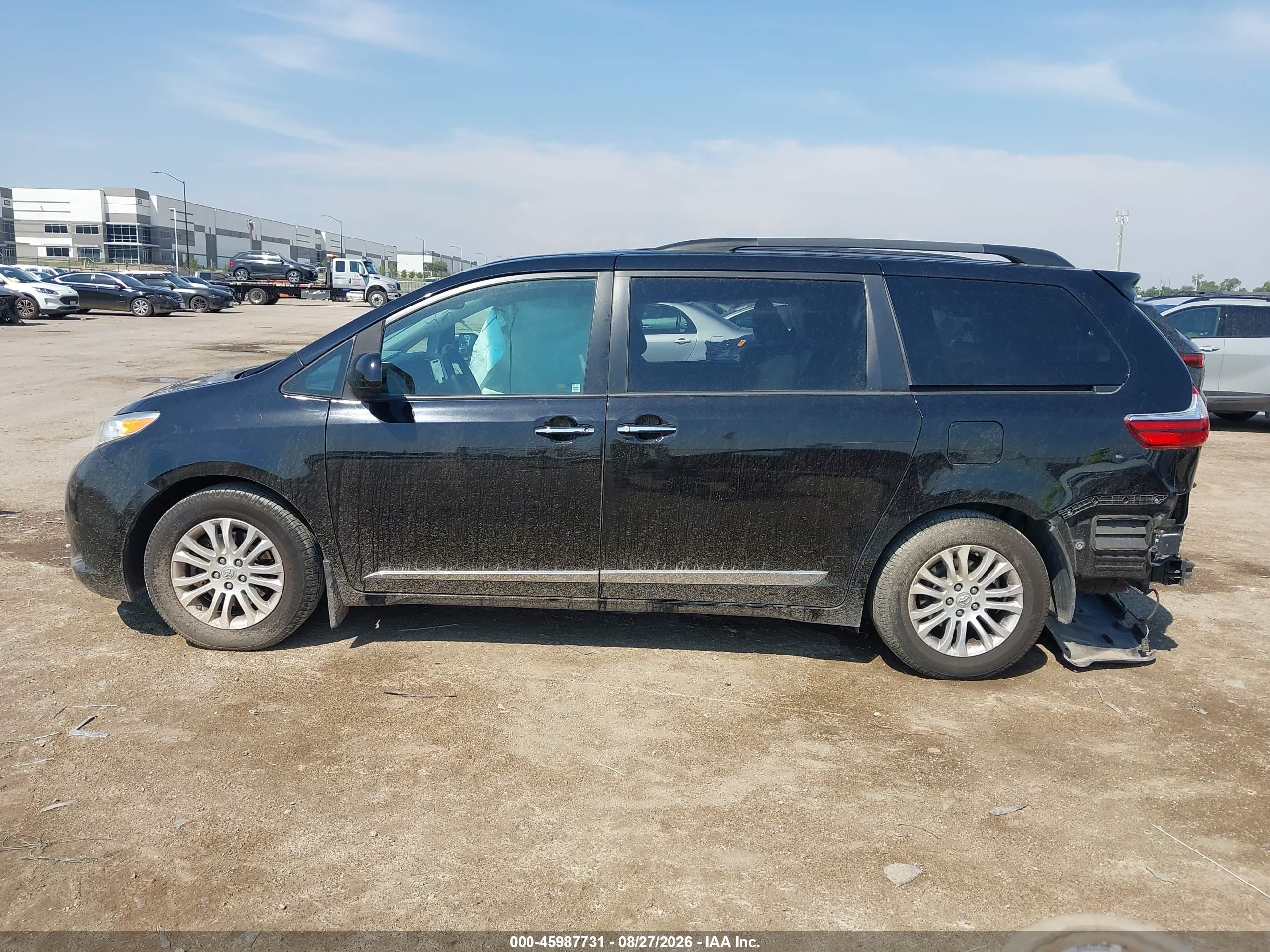 2017 TOYOTA SIENNA XLE 8 PASSENGER