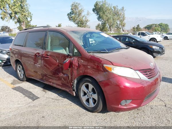 2017 TOYOTA SIENNA LE 8 PASSENGER — I1
